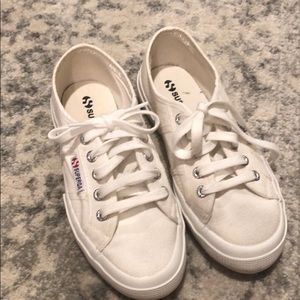 Classic white cotu Superga sneaker